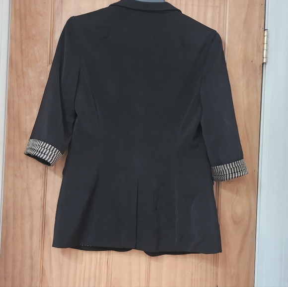 Forever 21 Women's Black Blazer Jacket With Half Cuffed Stripped Sleeves, Size M - Picture 6 of 9